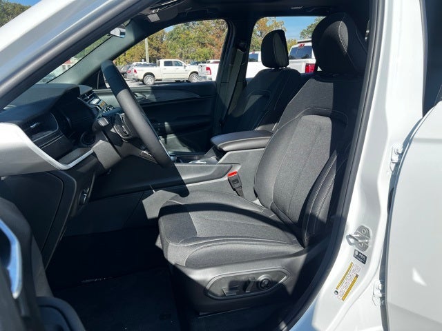 2025 Jeep Grand Cherokee GRAND CHEROKEE LAREDO X 4X2