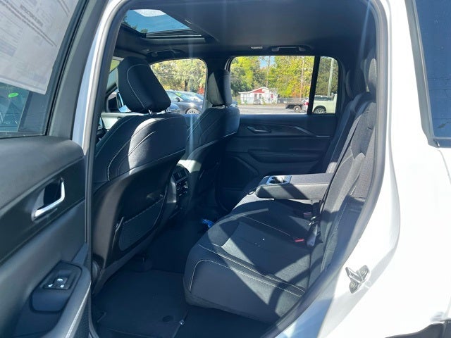 2025 Jeep Grand Cherokee GRAND CHEROKEE LAREDO X 4X2