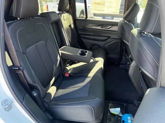 2025 Jeep Grand Cherokee GRAND CHEROKEE LAREDO X 4X2