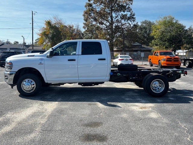 2026 RAM Ram 3500 Chassis Cab RAM 3500 TRADESMAN CREW CAB CHASSIS 4X4 60' CA