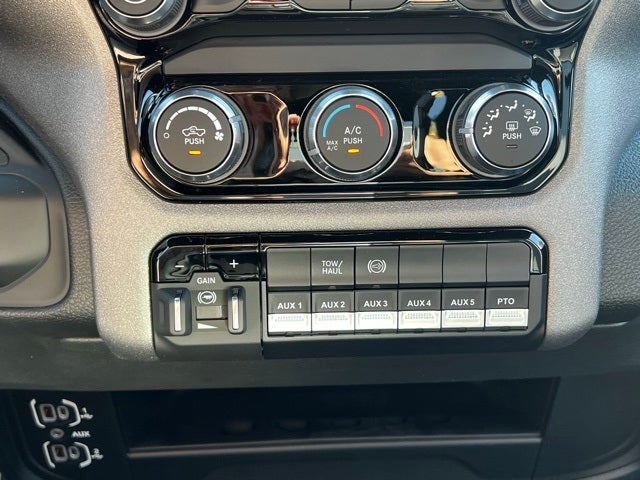 2026 RAM Ram 3500 Chassis Cab RAM 3500 TRADESMAN CREW CAB CHASSIS 4X4 60' CA