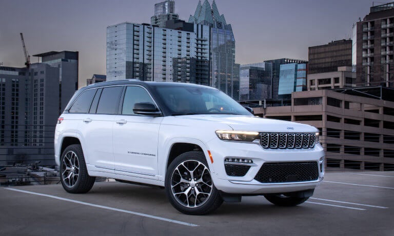 2025 Jeep Grand Cherokee Exterior City Parking Garage